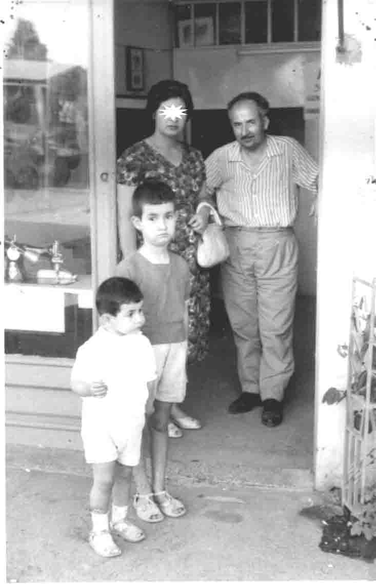 Eşi-oğlu Murat ve Ethem Aydın Mersin'de ticaret hayatı