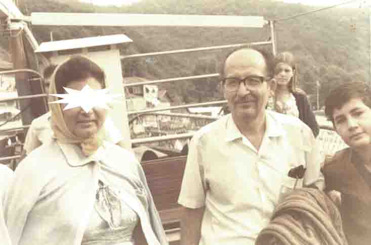 Eşi - Ethem Aydınve oğlu Murat ile vapur güvertesinde-İstanbul